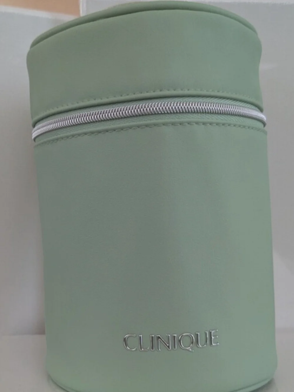 Clinique mint green